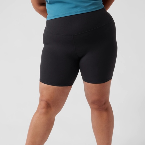 NWT Athleta Transcend 7" Short in Black - Picture 4 of 12